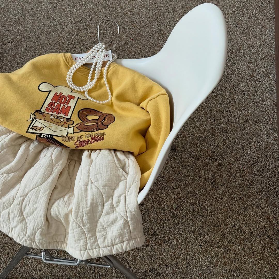 Photo by e t d _ 오땅뜨 on November 30, 2025. May be an image of sweater, wool and text.