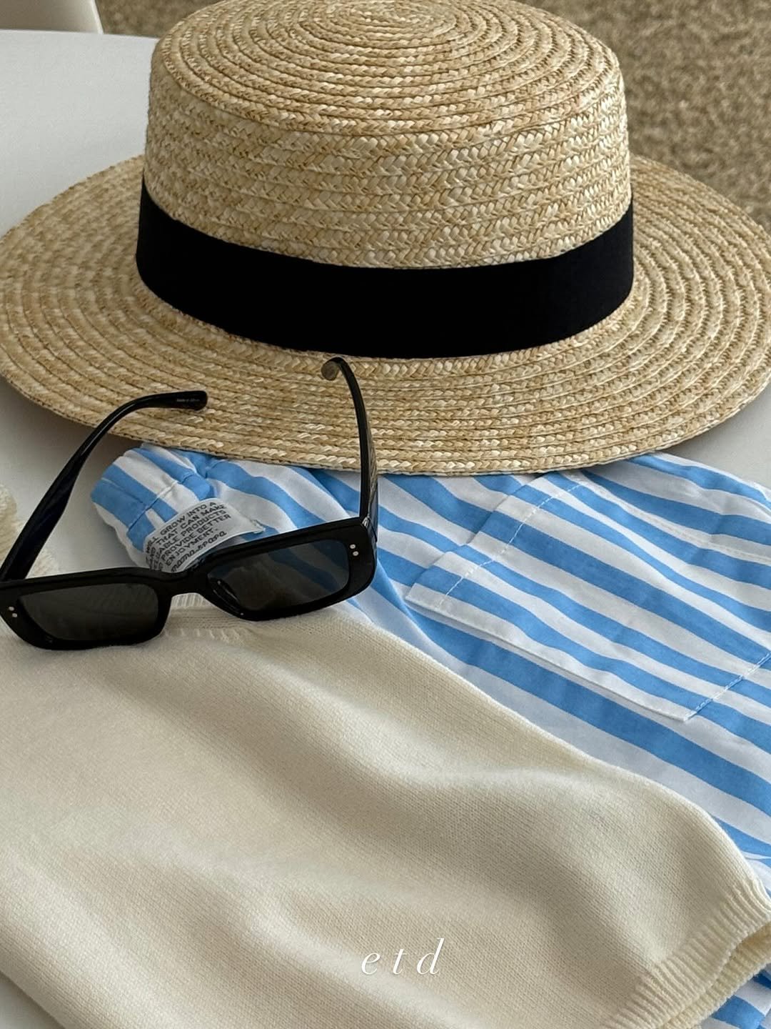 Photo by 오땅뜨 ( e t d ) on July 16, 2025. May be an image of hat, towel, sunglasses and text.