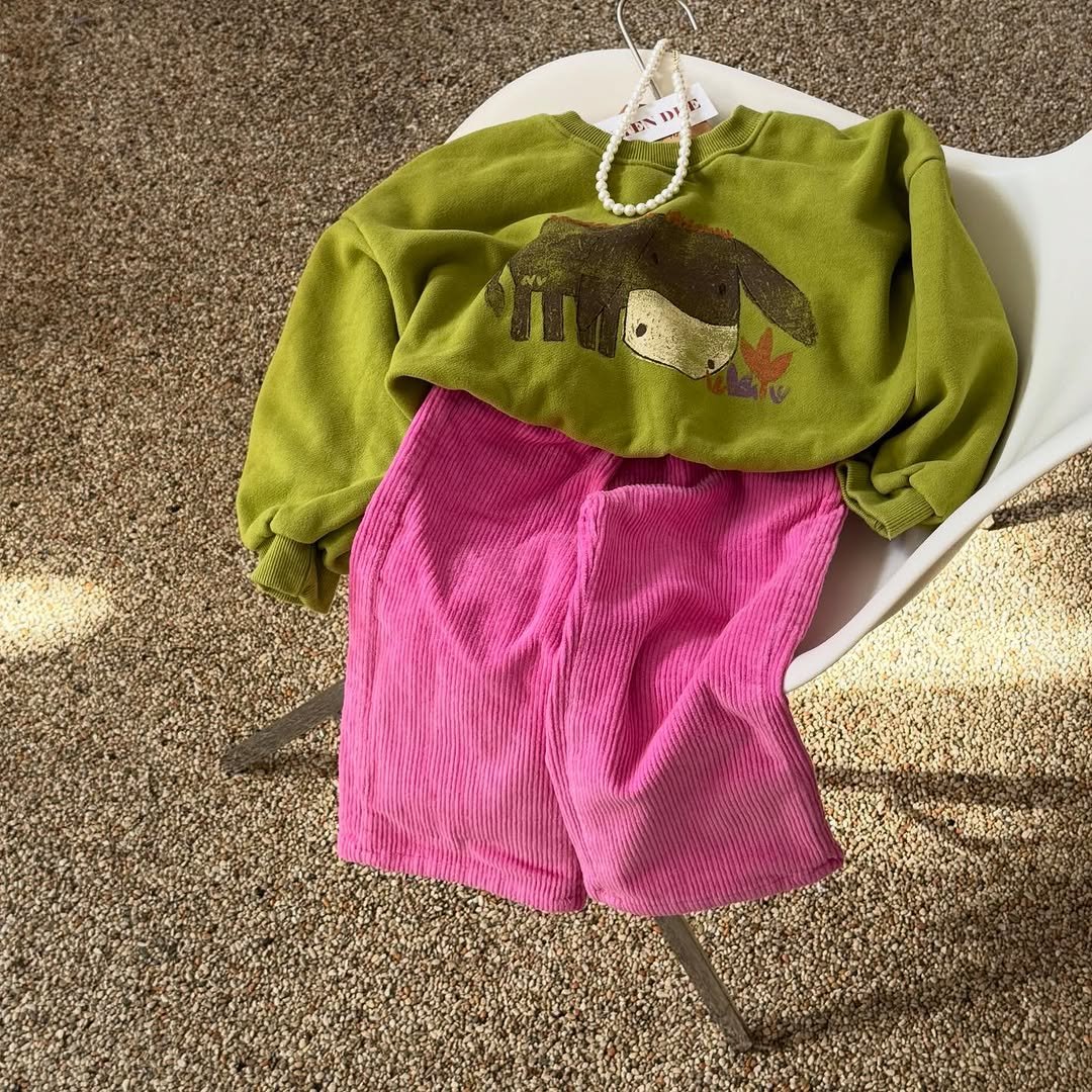 Photo by e t d _ 오땅뜨 on December 02, 2025. May be an image of towel, wool and text.