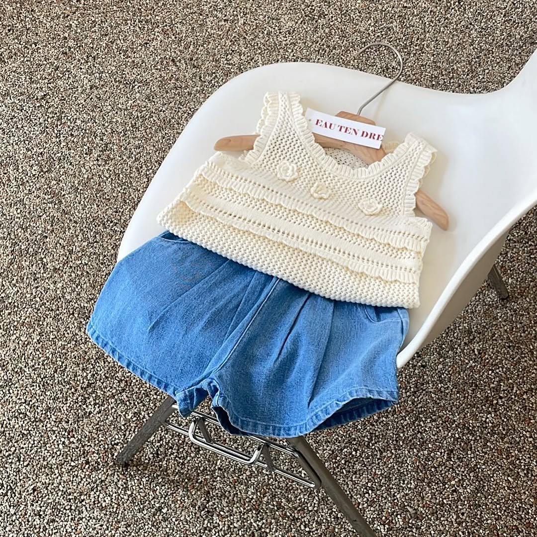 Photo by 오땅뜨 ( e t d ) on July 04, 2025. May be an image of shorts and text.