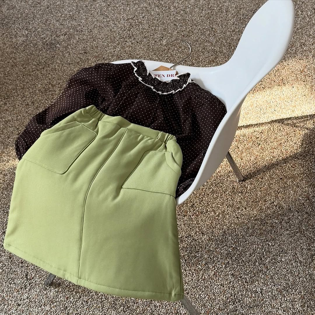 Photo by e t d _ 오땅뜨 on December 16, 2025. May be an image of diaper, beanbag chair, baby bed and text.