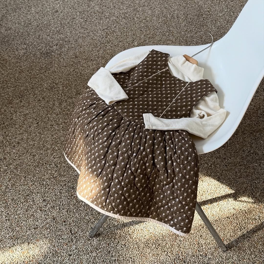 Photo by e t d _ 오땅뜨 on December 16, 2025. May be an image of carpet and text.