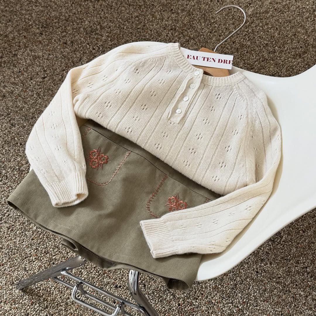 Photo by e t d _ 오땅뜨 on September 29, 2025. May be an image of sweater, knit, cardigan, turtleneck and text.