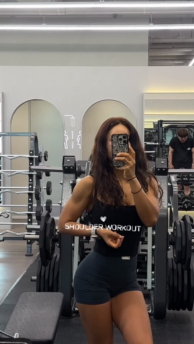 e.young_workout 게시물 이미지: 2026.05.21.목요일 

어깨운동🔥
무리하지 않는 선에서 살살 다루기....