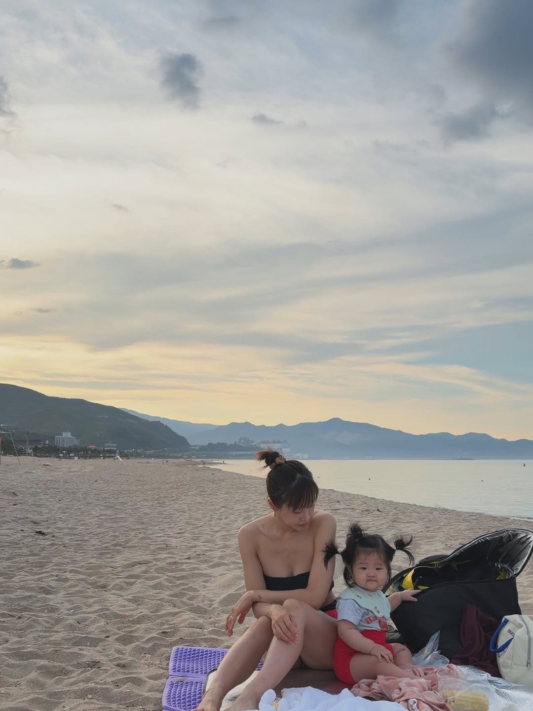 e__tto 게시물 이미지: 🌊🐚🌅🧑‍🧑‍🧒🌿

How my family spends our weekend 🌿