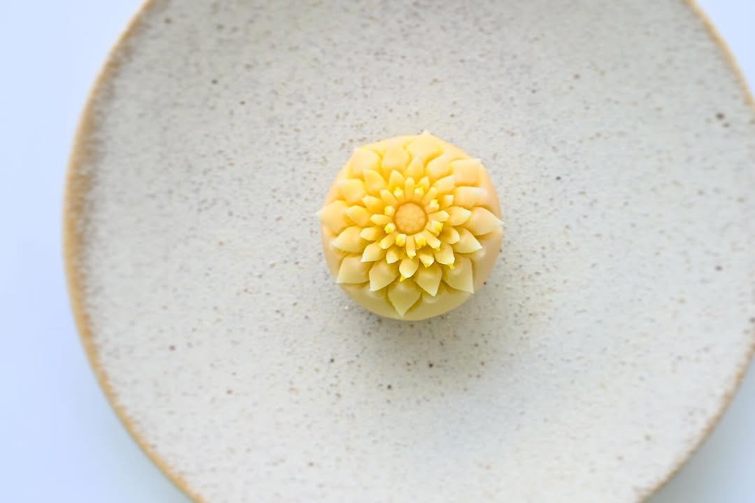 Photo by 강소비_이아뜰리에 화과자 아카데미 on August 01, 2025. May be an image of egg yolk, dessert and text.