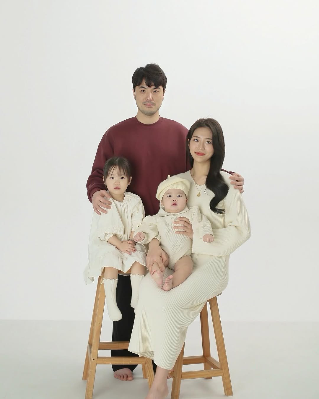 Photo shared by 하은맘ㅣ집꾸미기•인테리어•감성필터 on May 08, 2025 tagging @baileynowon. May be an image of 2 people, baby and text.