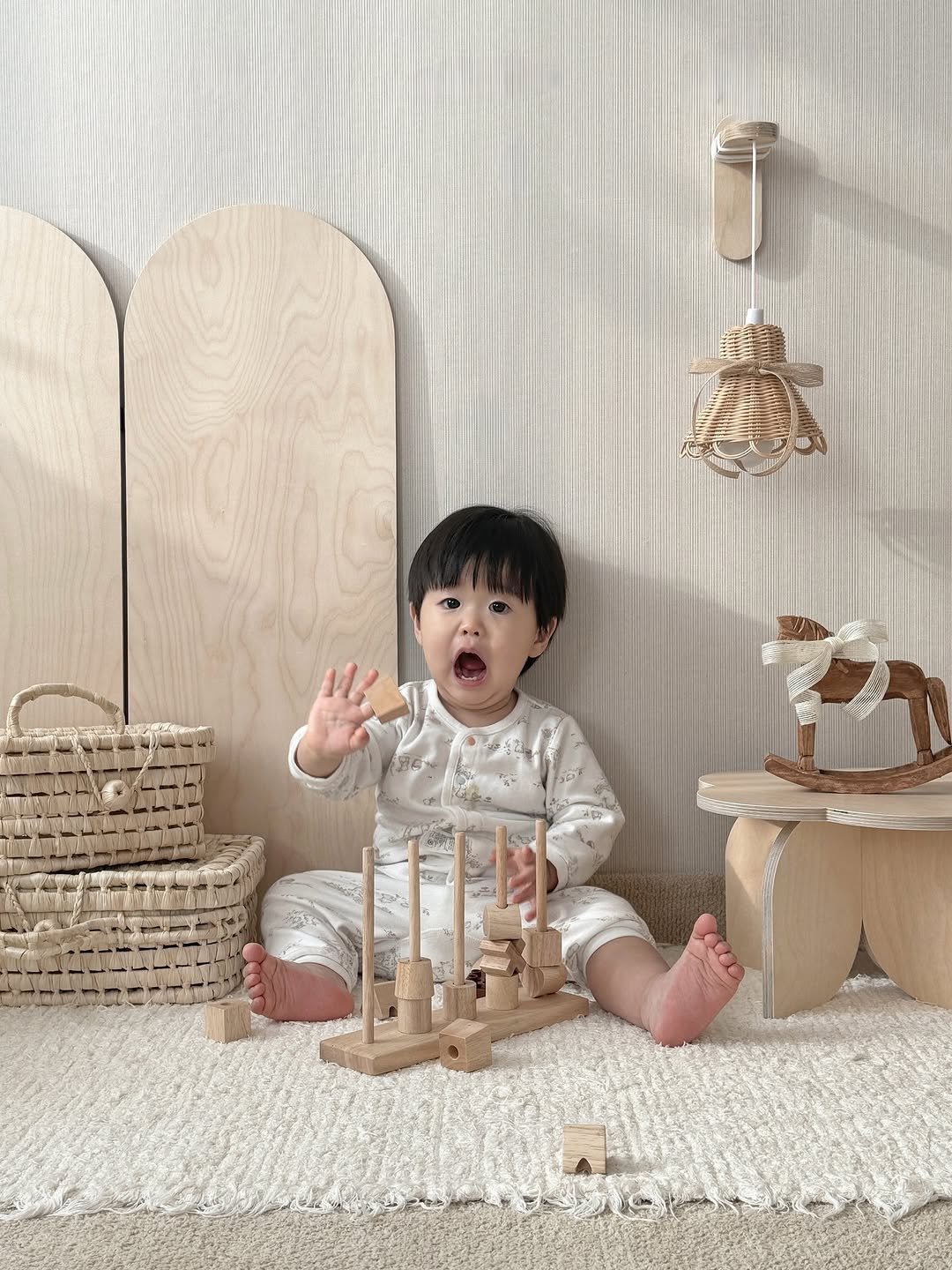 Photo by 하은맘ㅣ집꾸미기•인테리어•감성필터 on December 29, 2025. May be an image of baby, toy, placemat, baby bed and text.