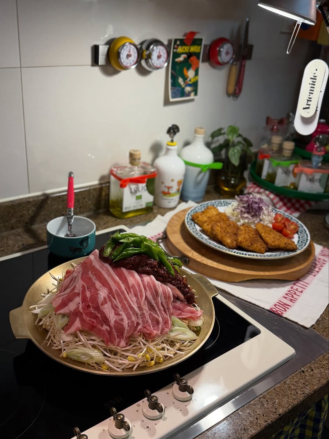 Photo by 마마혜정  mama hyejung on October 31, 2025. May be an image of ‎hot pot, fondue, pork, cutlet, pot and ‎text that says '‎Imemide LOLId P אאהו KOPEH‎'‎‎.