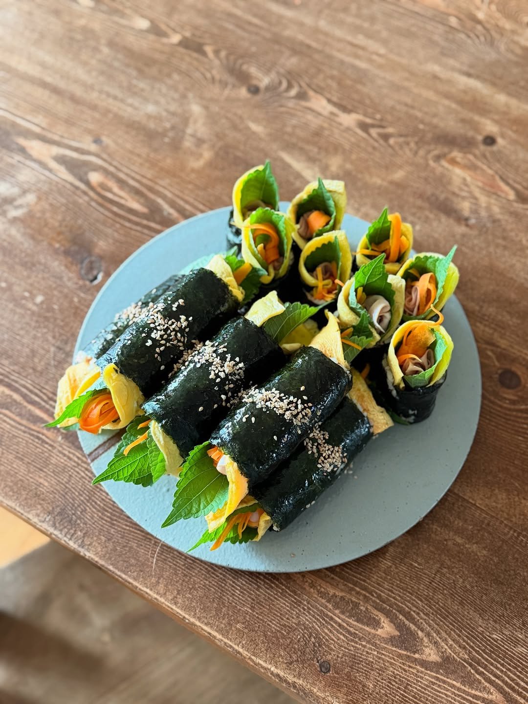 Photo by 마마혜정 mama hyejung on August 03, 2025. May be an image of sushi, cream cheese, cucumber and text.