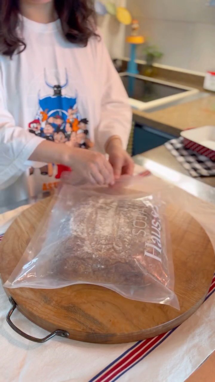 e_hyejung_1979 게시물 이미지: 새우오픈토스트 

대왕빵 
한 쪼가리도 나눠 먹는 울가족 😆
빵 컷팅 할때는 
아주...