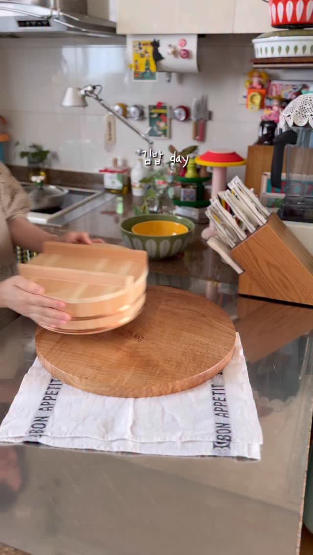 e_hyejung_1979 게시물 이미지: 참치김밥 . 돈까스김밥

맬맬 아침 
일정한 시간 러닝
마주치는 사람도 일정
오늘은...