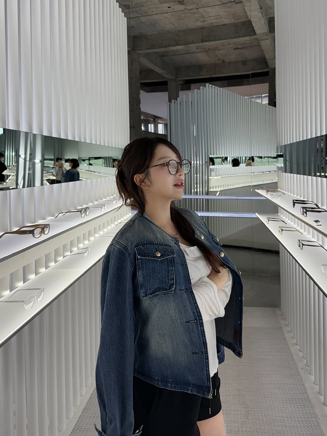 Photo shared by 은표 ෆ | 제주도 여행 on October 04, 2025 tagging @blueelephant.co, and @diknock. May be an image of 4 people and text.