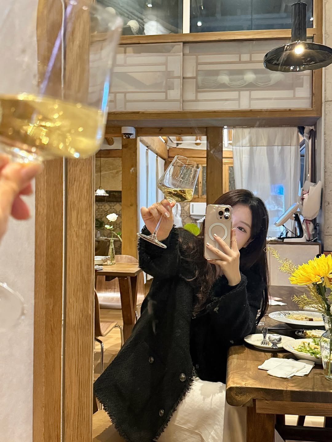Photo shared by 은표 ෆ | 제주도 여행 on October 28, 2025 tagging @gg.san, and @vioom.anguk. May be an image of champagne, wine glass, bottle, wine bottle and text.