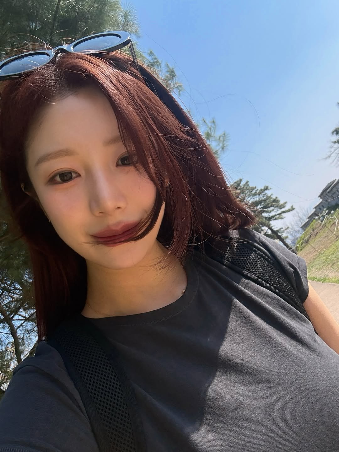 Photo by 은표 ෆ | 간호사 탈출ing~,,, on April 05, 2026. May be an image of one or more people, hair, outdoors and text.