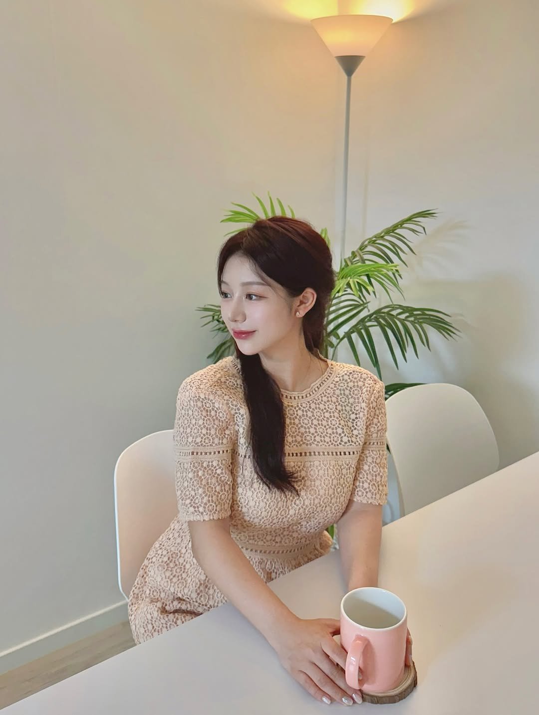 Photo shared by 은표 ෆ | 제주도 여행 on July 20, 2025 tagging @diknock, and @memoire.by.d. May be an image of 1 person, hair, coffee cup, dress, tea, top, cornflower, baby's-breath and text.