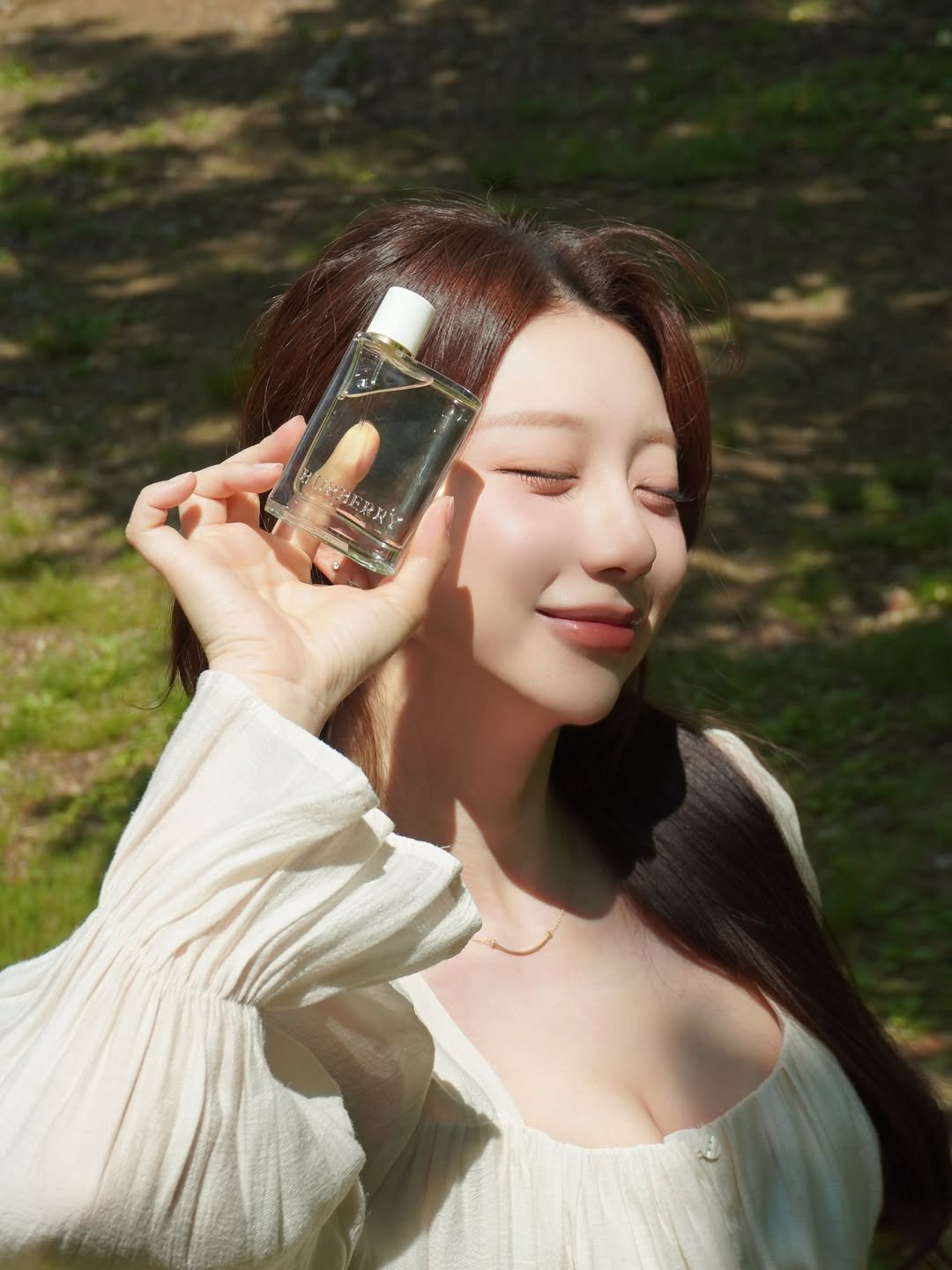e_pyo3o 게시물 이미지: @burberrybeauty 

청사과처럼 상큼하게 시작해서 은은한...