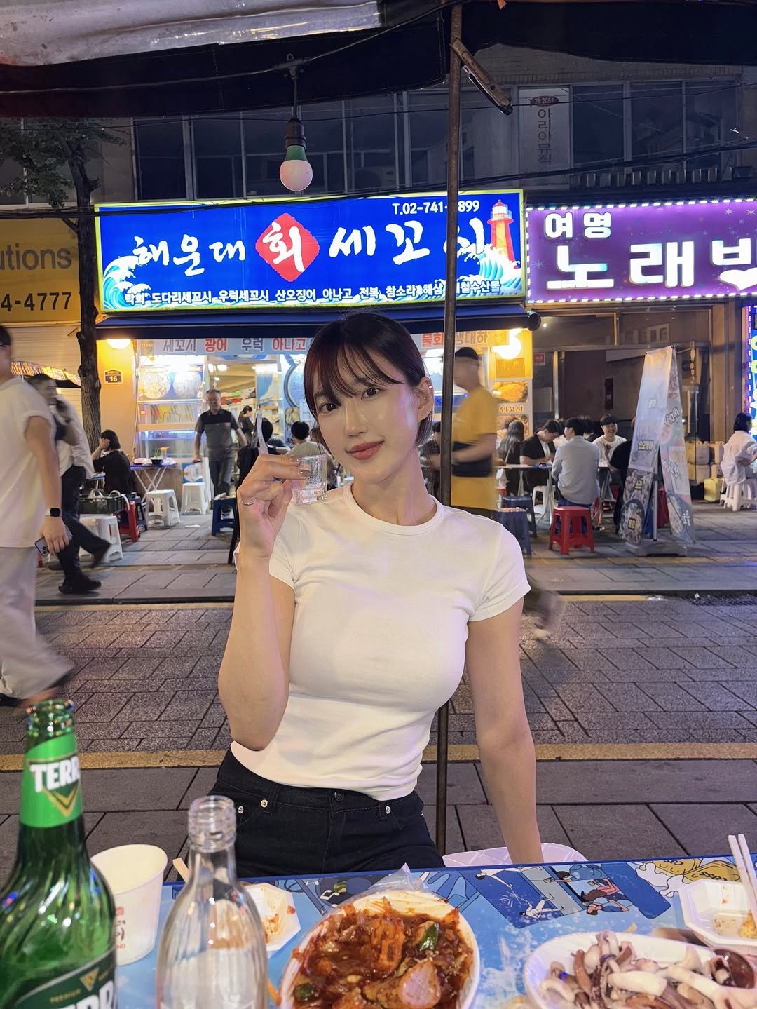 Photo by 이식로그🫧 on September 18, 2025. May be an image of 7 people and text.