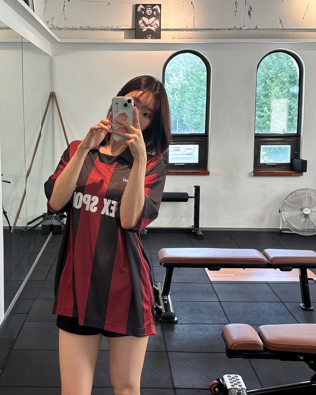 Photo shared by 이식로그🫧 on July 27, 2025 tagging @hdex__official, and @hdex_women. May be an image of 1 person and text that says '131 10923 XE 090'.
