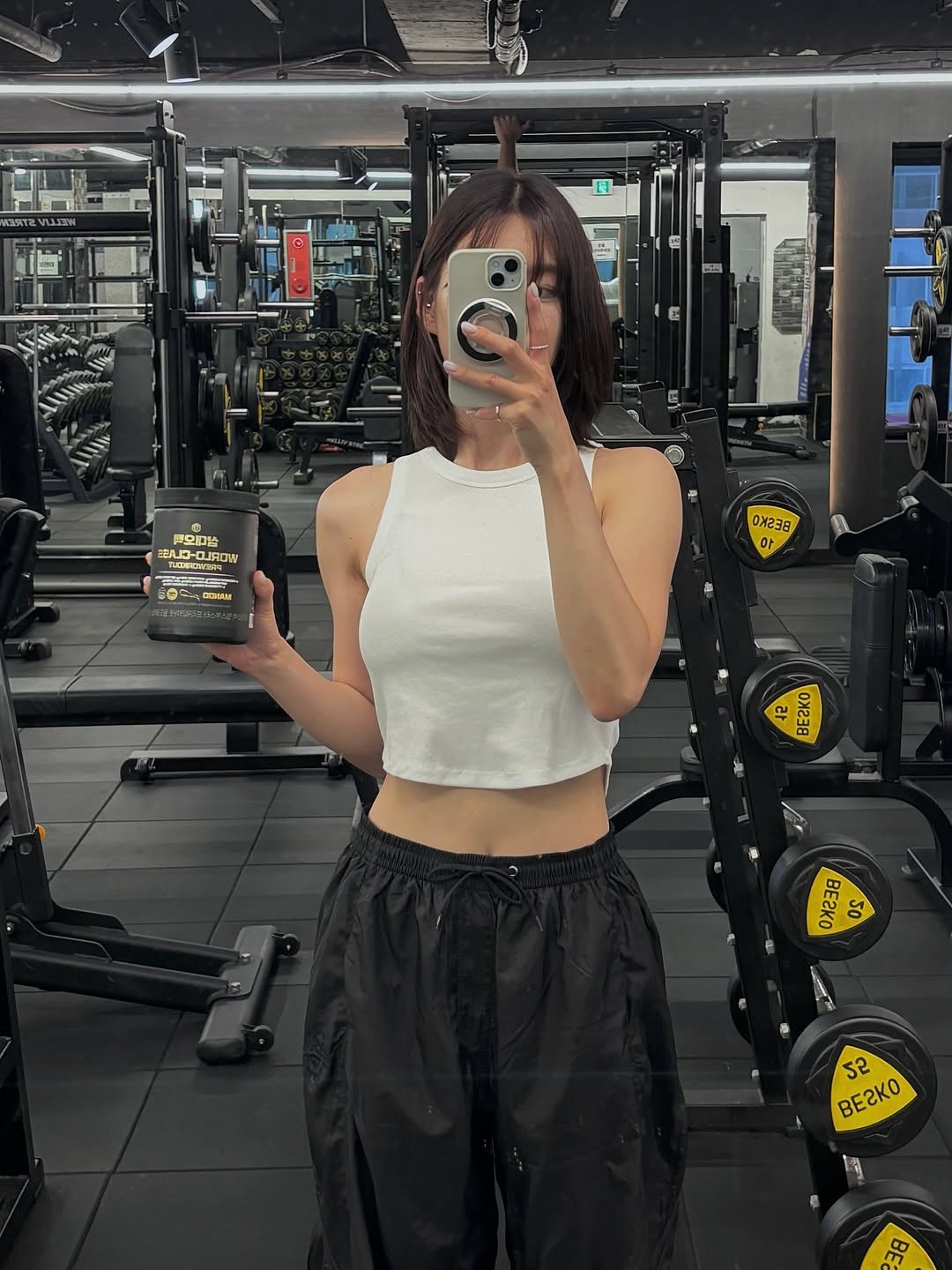 Photo shared by 이식로그🫧 on August 12, 2025 tagging @samdae500_official. May be an image of 1 person, activewear and text.