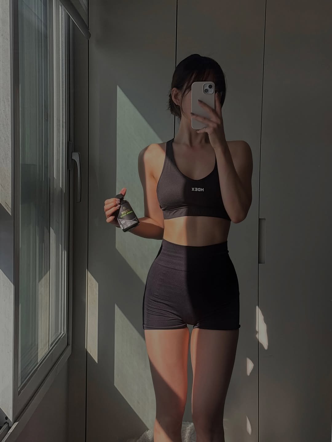 Photo shared by 이식로그🫧 on September 24, 2025 tagging @hdex__official, @hdex_women, and @samdae500_official. May be an image of 1 person, activewear, shorts, sweatpants, sportswear, tights and text.