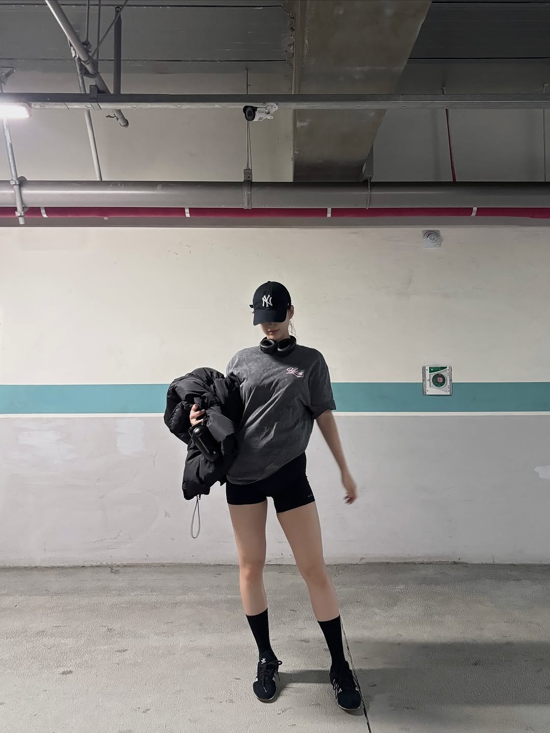 Photo shared by 이식로그🫧 on November 10, 2025 tagging @hdex__official, @hdex_women, and @shakesphere_kr. May be an image of skateboard, shorts and text.