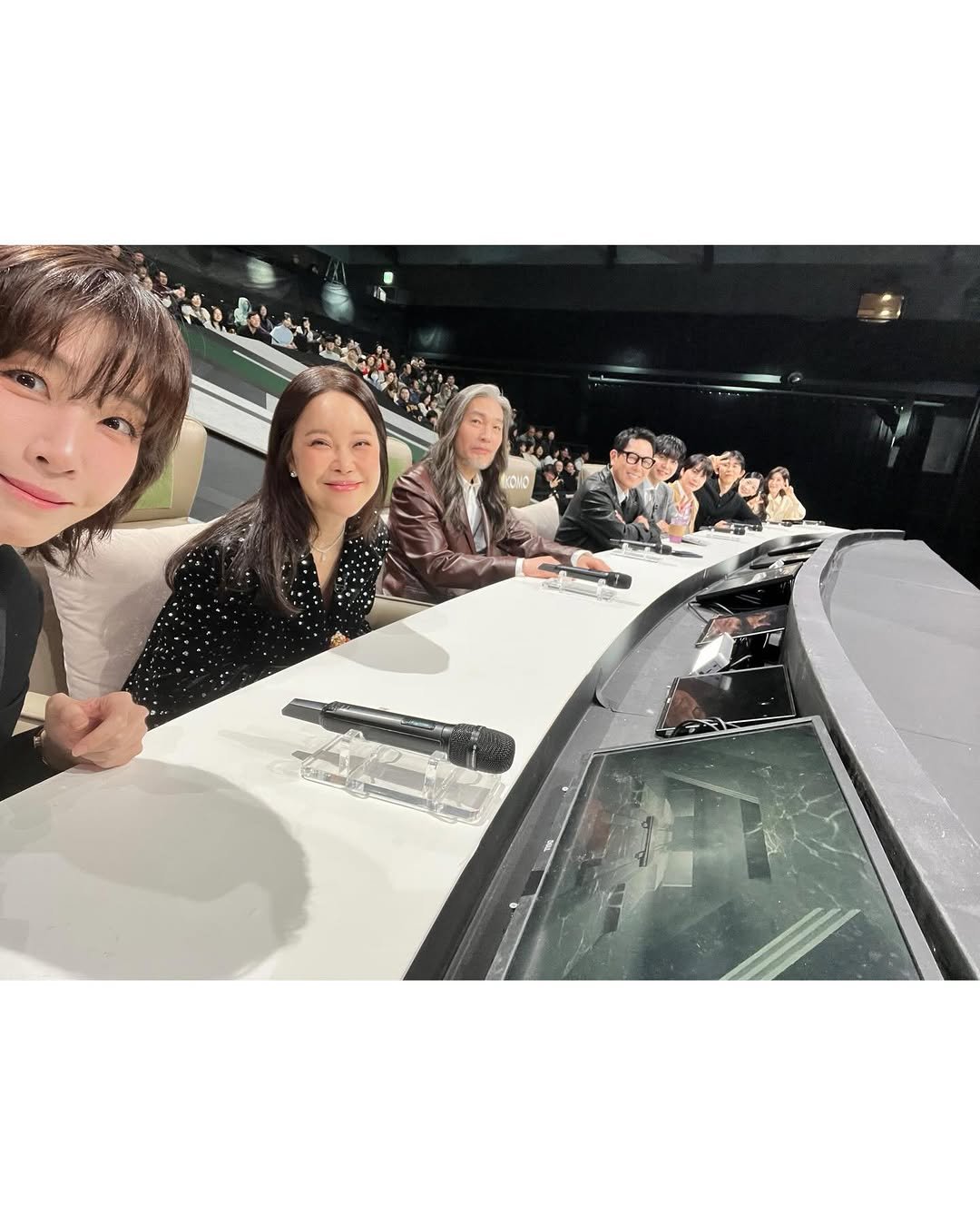 Photo by 김이나 on January 06, 2026. May be an image of one or more people, car and text.