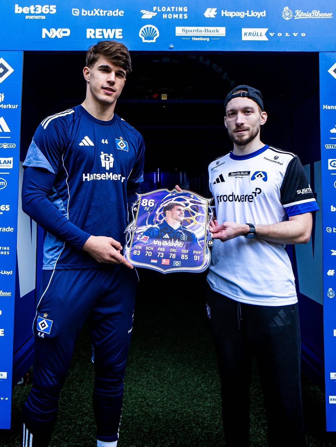 Photo shared by Hamburger SV on February 10, 2026 tagging @bundesliga, @easportsfcde, @virtualbundesliga, @hsvesports, and @fabiyar040. May be a video game screenshot of ‎football, soccer, sports equipment, stadium and ‎text that says '‎bet365 SPORTWTTTEN © buXtrade FLOATING HOMES NXP REWE Hapag-Lloyd Sparda-Bank -Bank Hamburg KönigPilsener KRÜLL OLVO Merkur 44 LAN Hans 帝 HanseMer 65 11T pao3aлoTo osevorkar วาร-้ س ade ፍ 86 ING ES srodware Syem Lloyd b VB MαξKoлe TEM SCH PAS DRI DR DRI DEF PHY 83 833 3 3 78 85 91 9 sener @ E 0 " KR‎'‎‎.