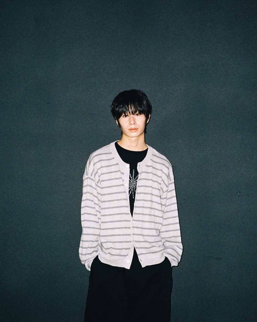 Photo by 이스트서비스샵 on January 21, 2026. May be an image of one or more people, bangs, duffle coat, top, bolo tie and text.