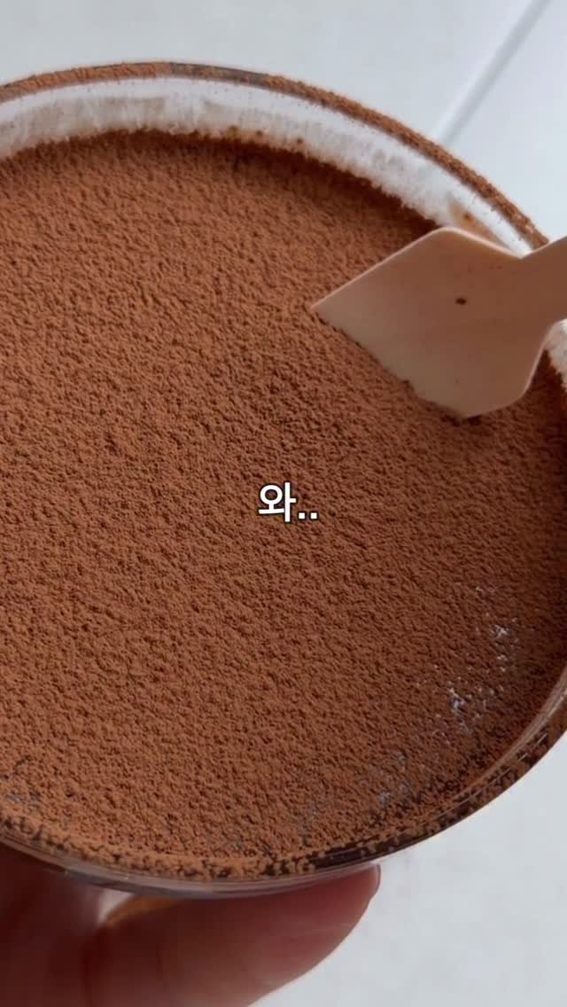 easy_table__ 게시물 이미지: 꾸덕하고 묵직한 고급 초코케이크

용량 그대로 따라하세요.
✅우유 90ml...