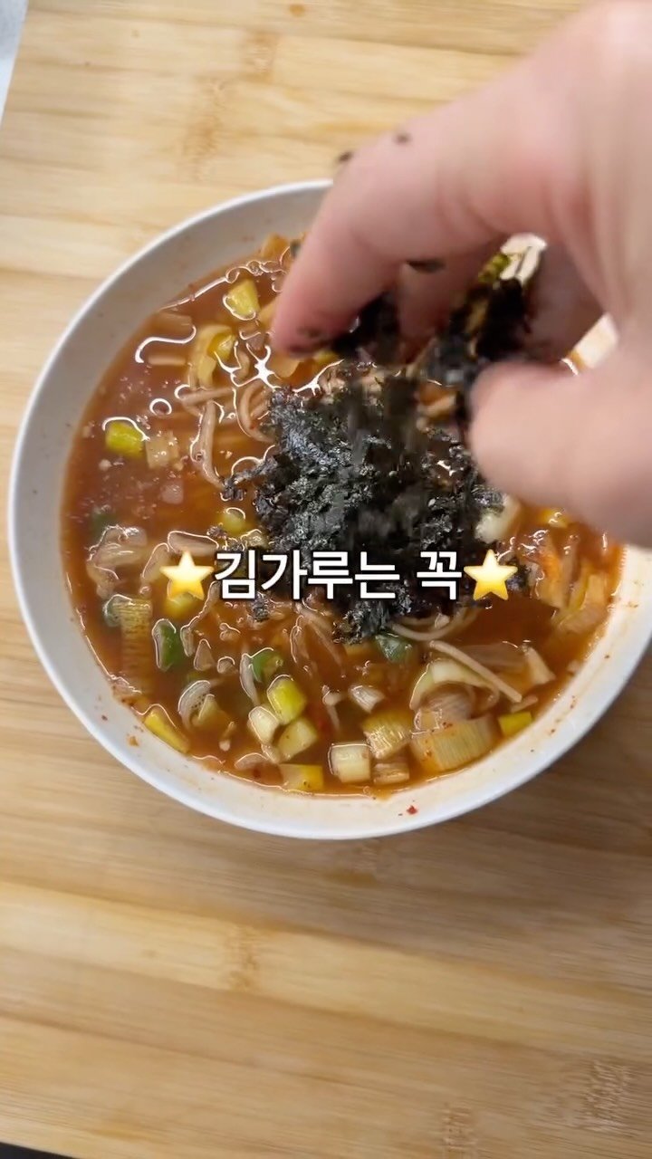 easy_table__ 게시물 이미지: 저두 해 먹었습니다..김치잔치국수
저장하고 꼭 따라 해보세요 너무너무 쉽고...