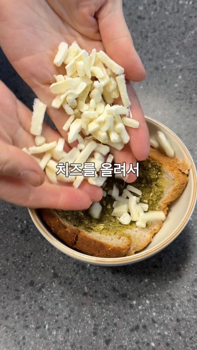 easy_table__ 게시물 이미지: 바질 중독자가 집에서 간단하게 해 먹는 방법 
너무 쉬운데 맛은 안쉬움....