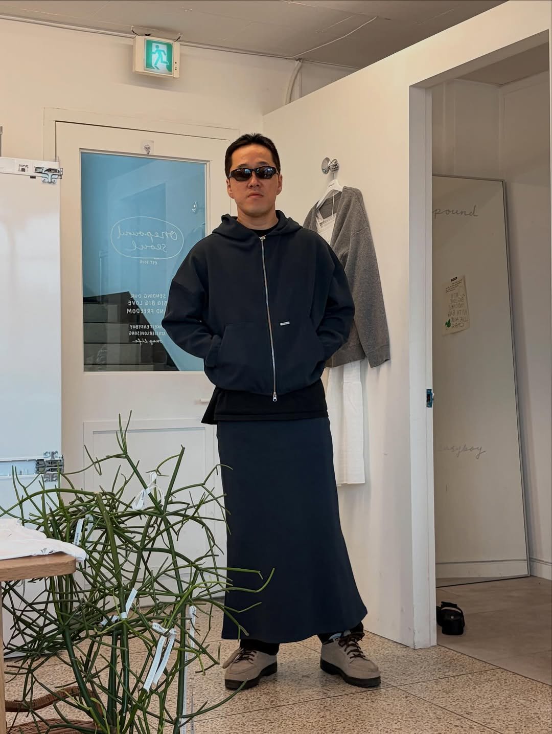 Photo shared by 이지보이 on February 10, 2026 tagging @ohsongmin, and @atelier_lovesong. May be an image of overcoat, duffle coat, parka, sweatpants and text.