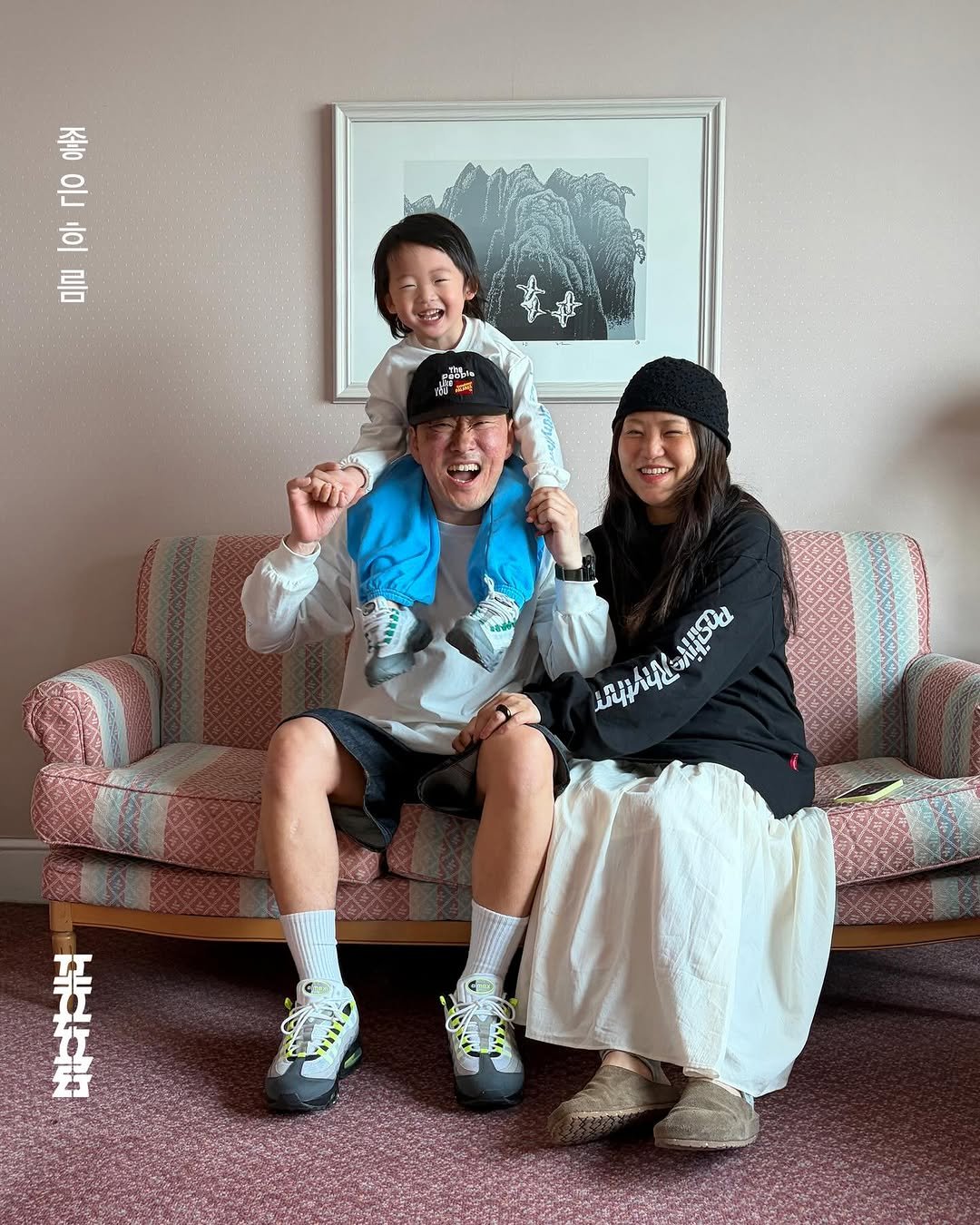 Photo shared by 이지보이 on April 03, 2026 tagging @tieb_positiveclub. May be an image of sock, fleece, sweatshirt, sweatpants and text.