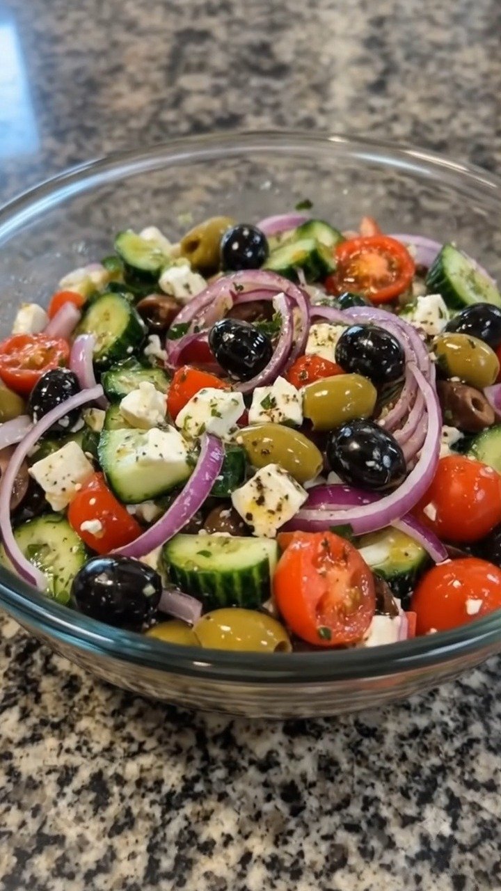 easymediterranean_recipes 게시물 이미지: Authentic Classic Greek Salad Recipe

A...