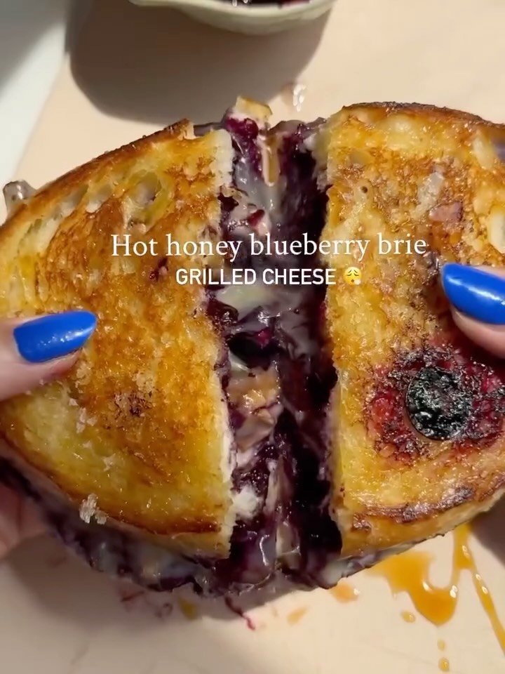 eatinghealthygram 게시물 이미지: 🫐🧀🍯 Blueberry Brie Grilled Cheese with Hot...