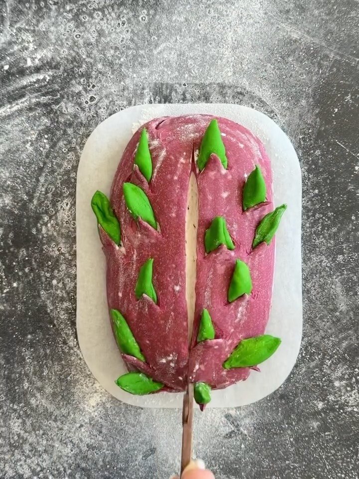 eatinghealthygram 게시물 이미지: 💖🍞 Dragon Fruit Sourdough (via:...