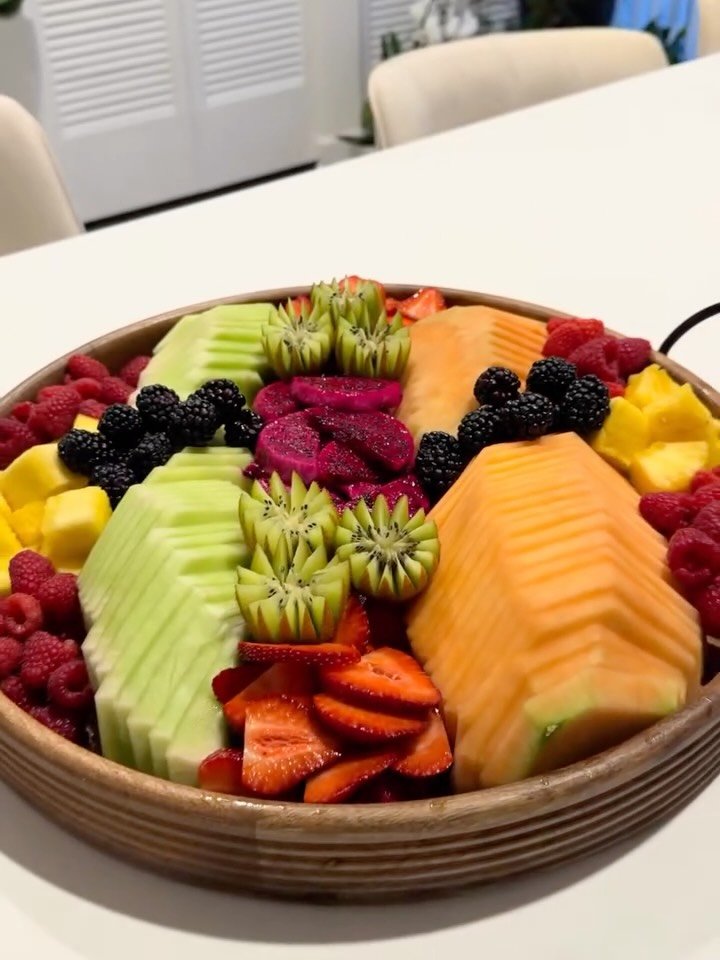 eatinghealthygram 게시물 이미지: Fresh Fruit Platter 🍓🍍🍇 (via:...