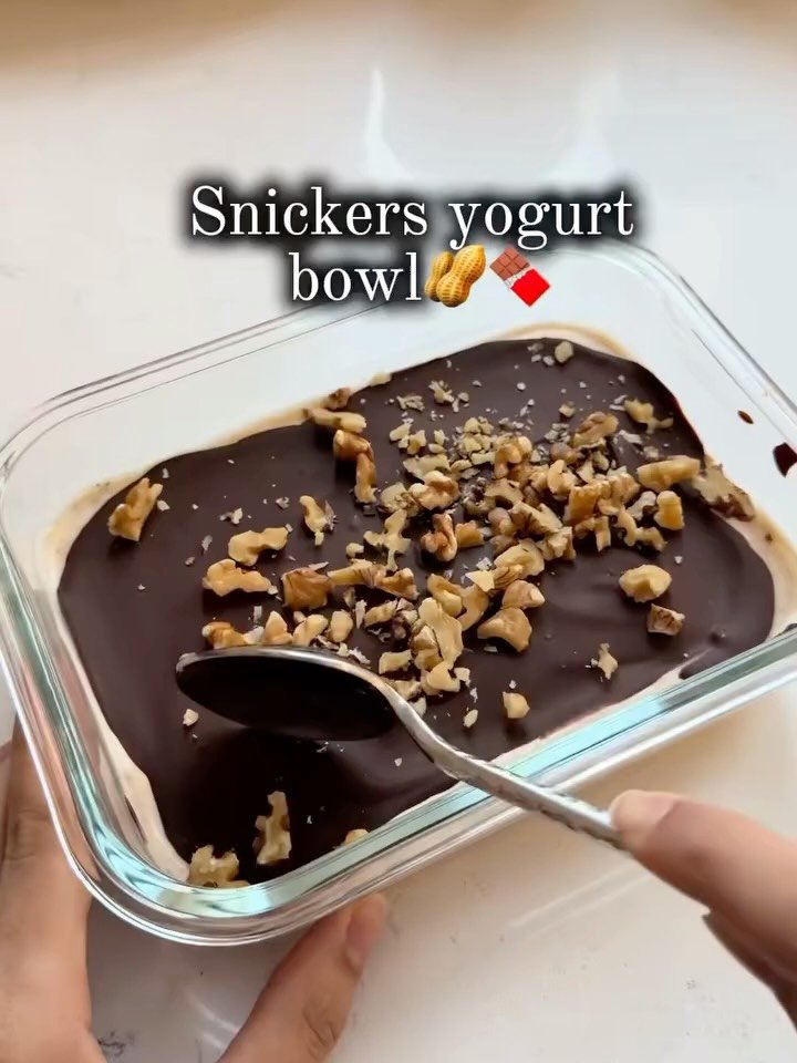 eatinghealthygram 게시물 이미지: Snickers Yogurt Bowl 🍫🥜 (via:...