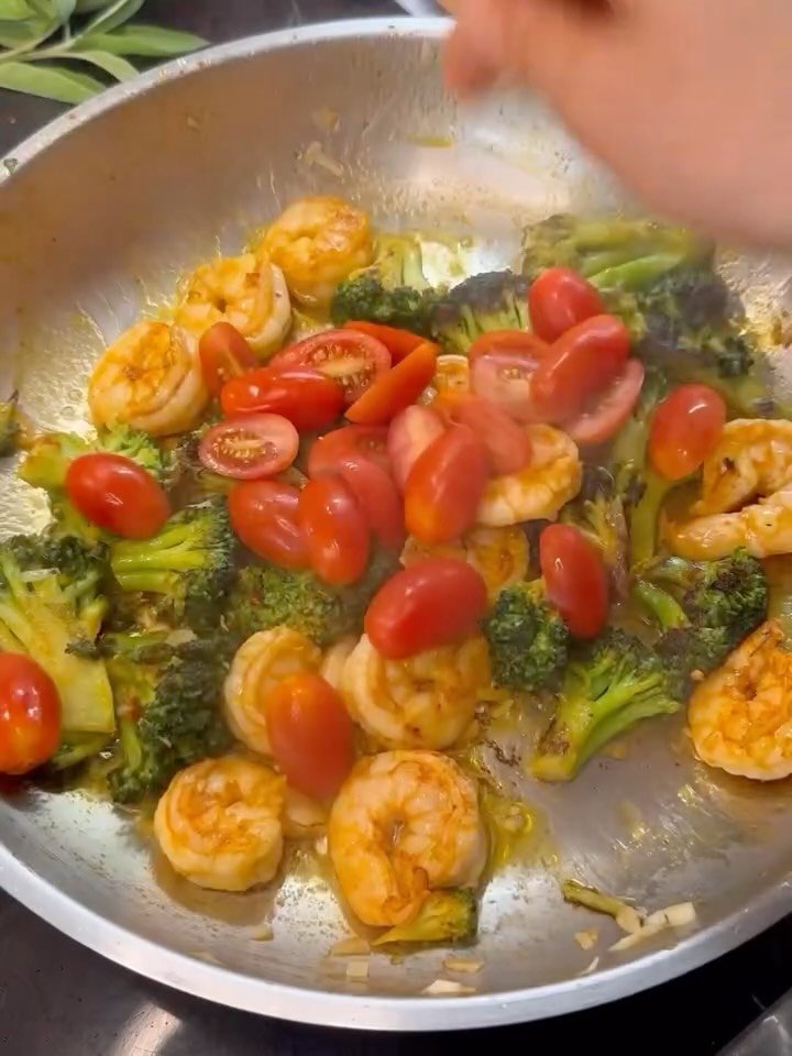 eatinghealthygram 게시물 이미지: 🍤🥦🍝 Shrimp Broccoli Pasta ✨🍋🔥

(via:...