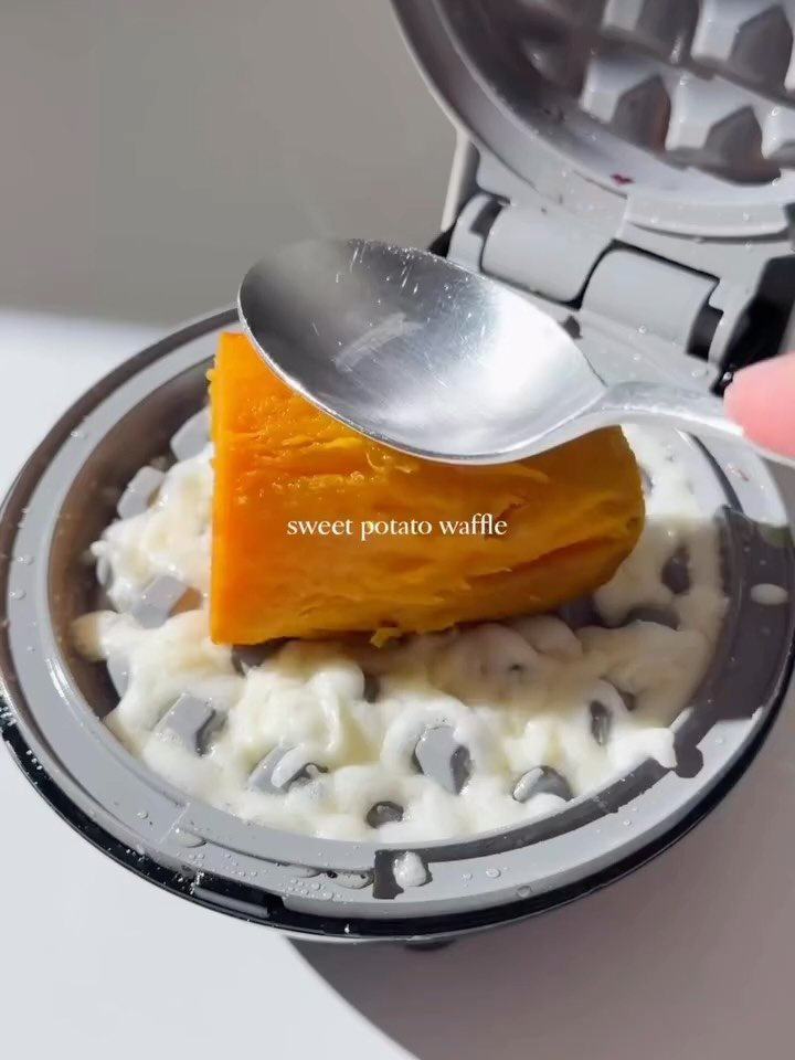 eatinghealthygram 게시물 이미지: Sweet Potato Waffle with Avocado & Fried Egg...