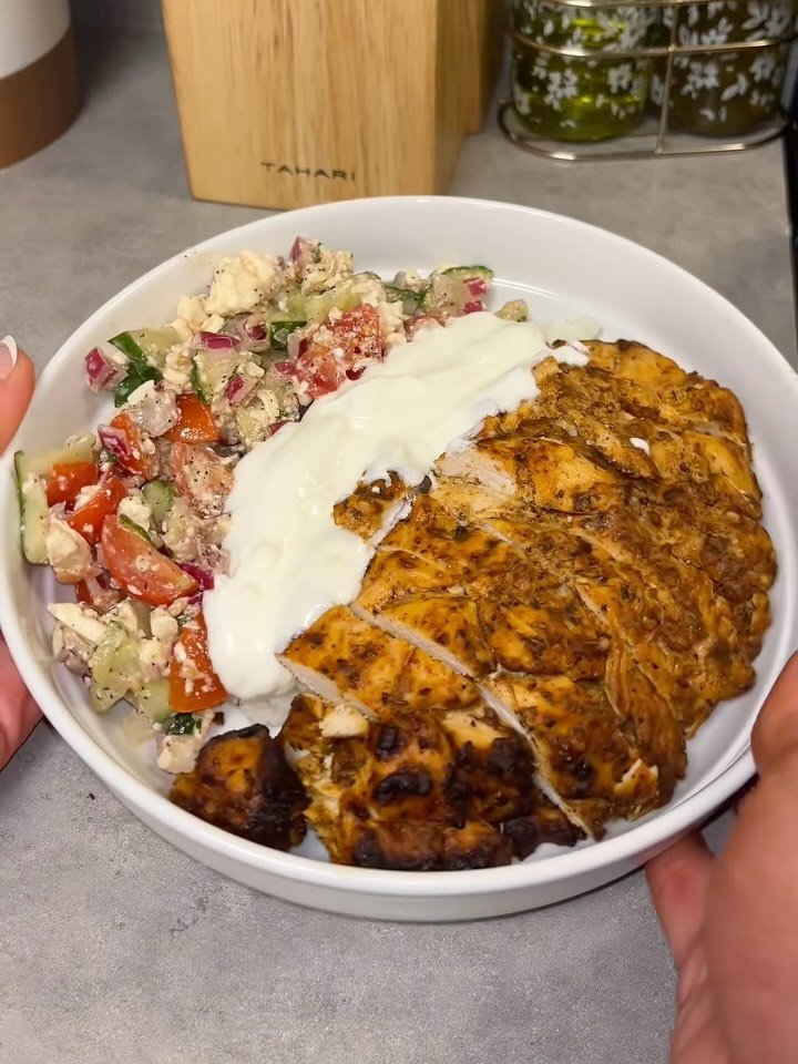 eatinghealthytoday 게시물 이미지: Mediterranean Lemon Chicken Bowl 🍋🍗✨ 
(via:...