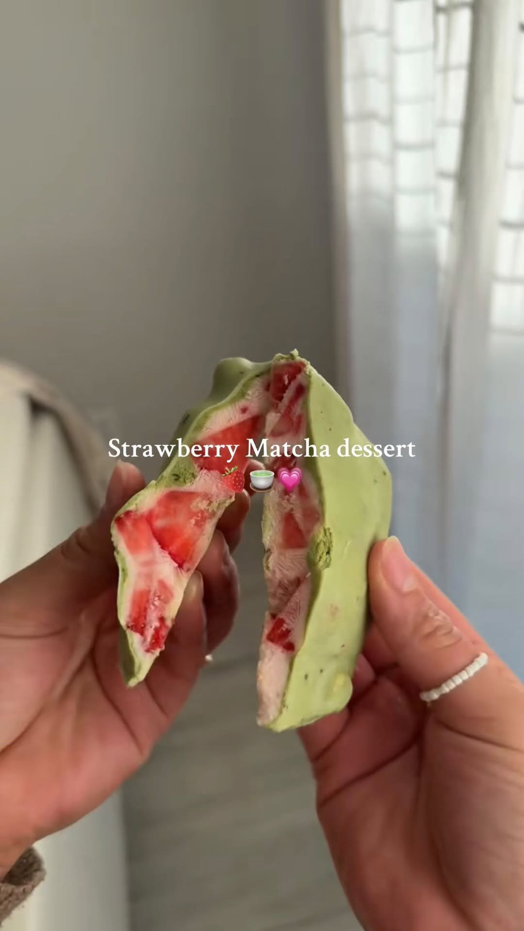 eatinghealthytoday 게시물 이미지: Strawberry Matcha Yogurt Bark 🍓🍵✨ 
(via:...