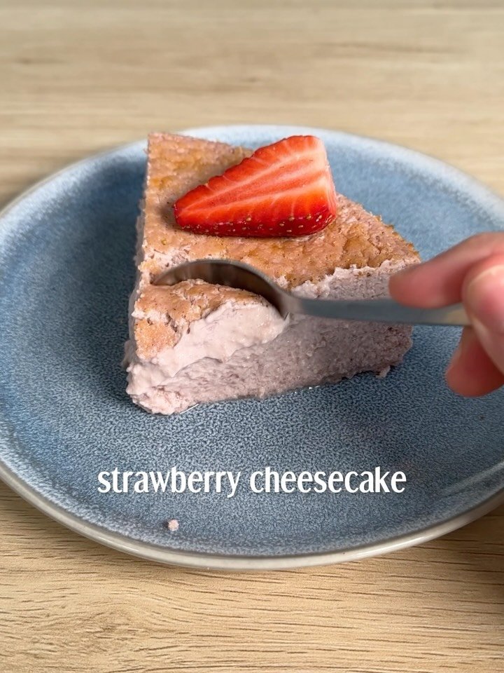 eatinghealthytoday 게시물 이미지: High-Protein Strawberry Cheesecake 🍓🍰✨ 
(via:...
