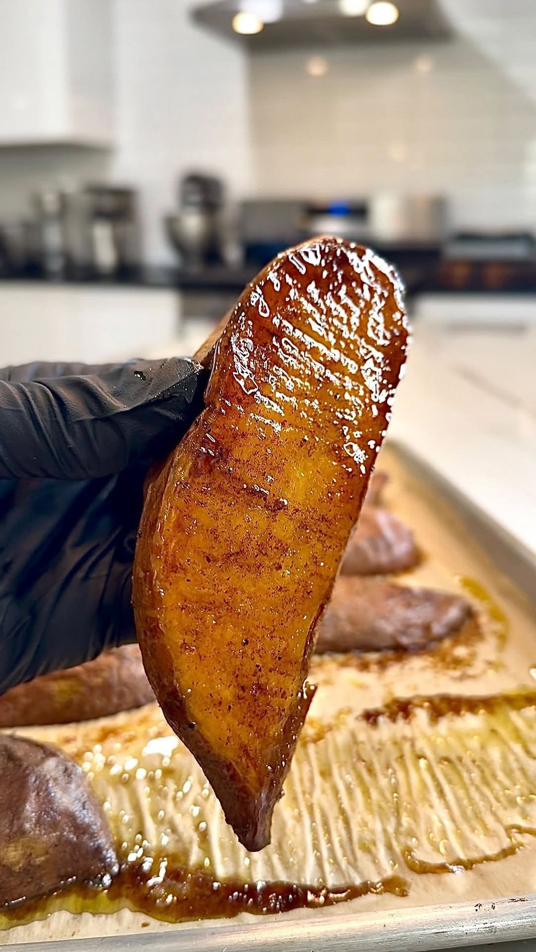 eatinghealthytoday 게시물 이미지: Caramelized Baked Sweet Potatoes 🍠🔥✨
(via:...