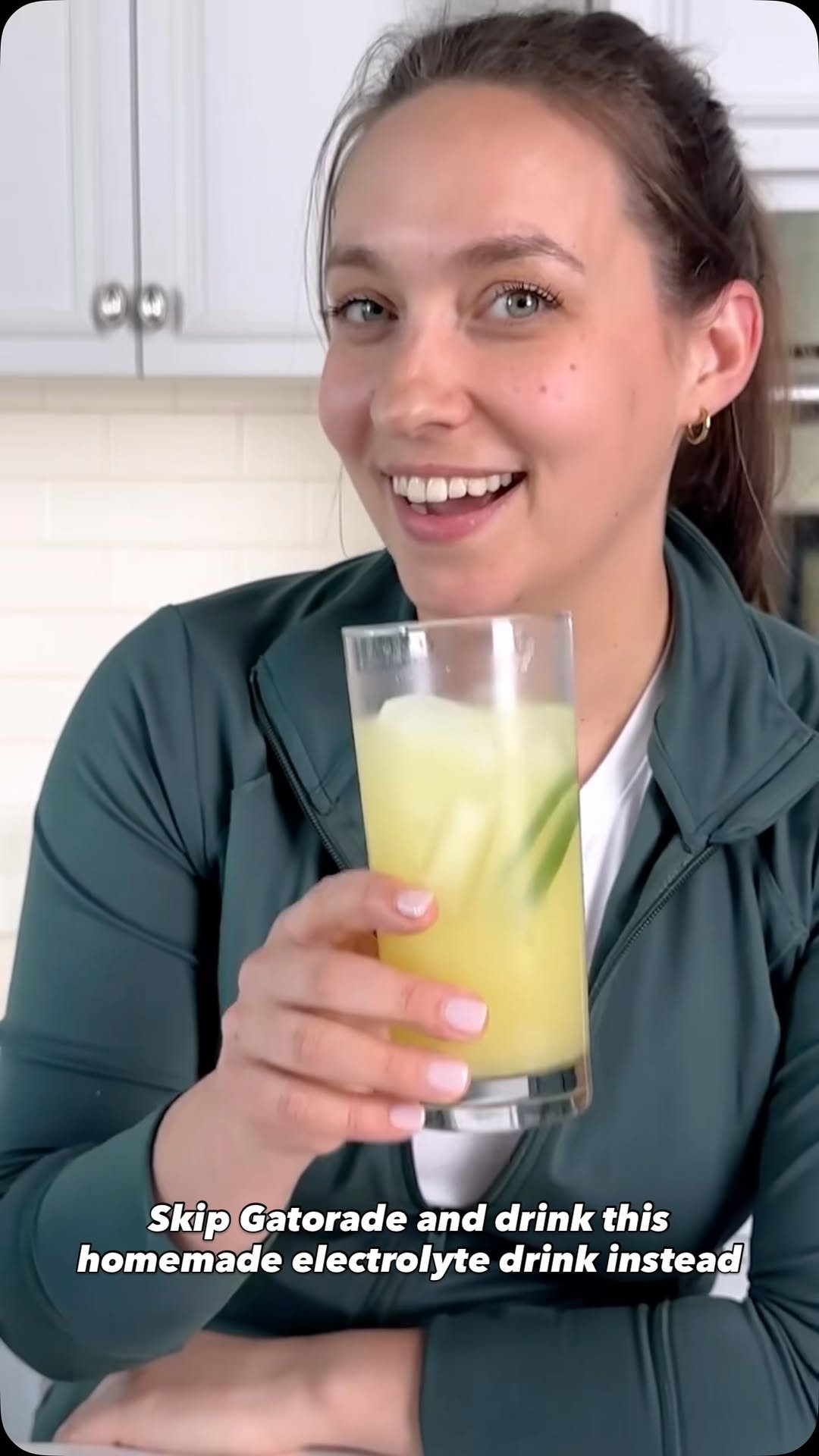 eatingwell 게시물 이미지: Stay hydrated with this refreshing homemade...