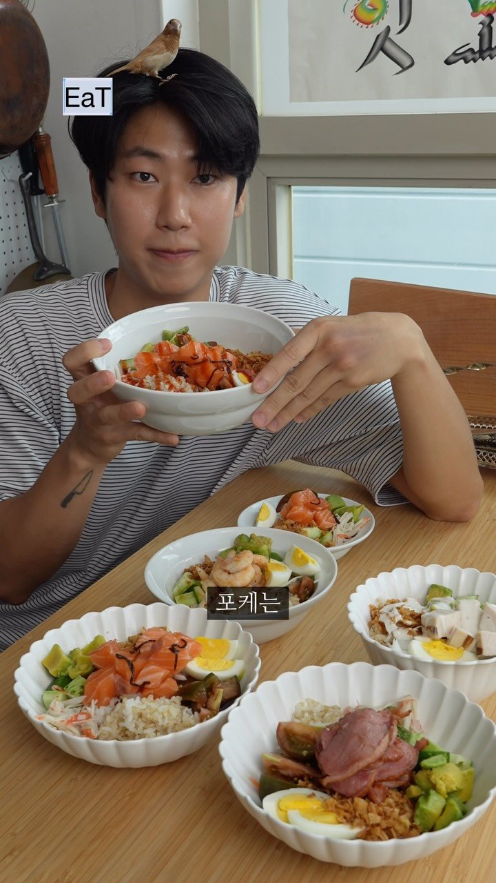 eatmorre 게시물 이미지: 제가 얼마 전에 포케를 사 먹었는데요

왜 포케는 맛이 다 똑같을까요

곰곰히...