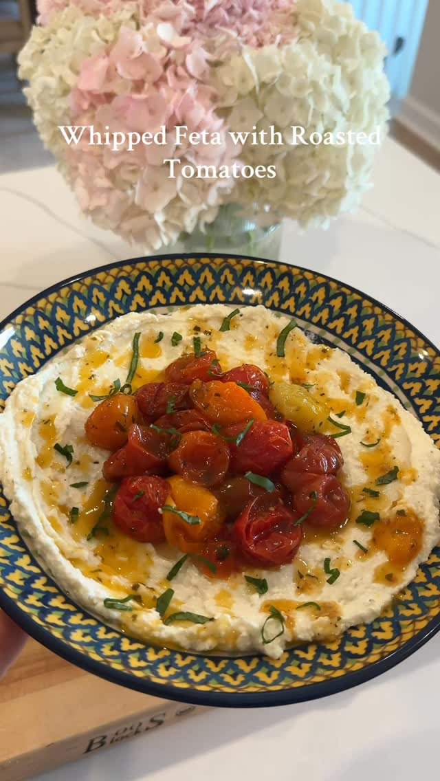 eatpayylove 게시물 이미지: whipped feta with roasted tomatoes😍

Roasted...