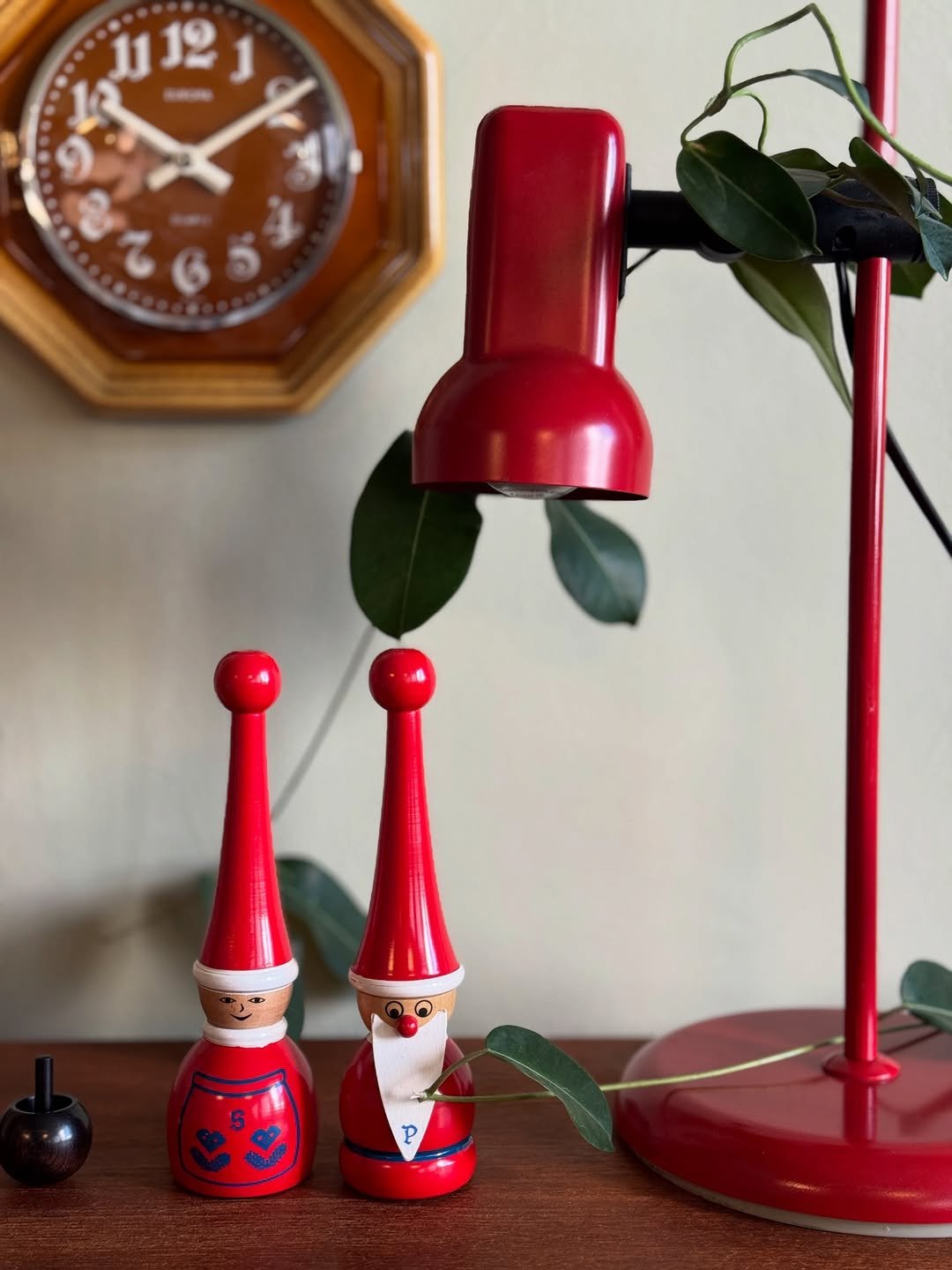 Photo by 박하나 | 이때다_제철을 전하는 브랜드 on December 21, 2025. May be an image of salt shaker and text that says 'j112 12 Se P'.