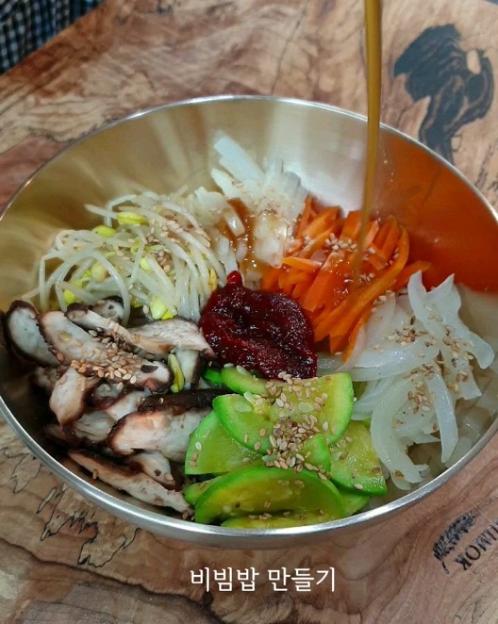 eden_table 게시물 이미지: #육수원 진행중입니다~

간단하게 야채 한번에 쪄서 비빔밥 만들었습니다^^
육수원...